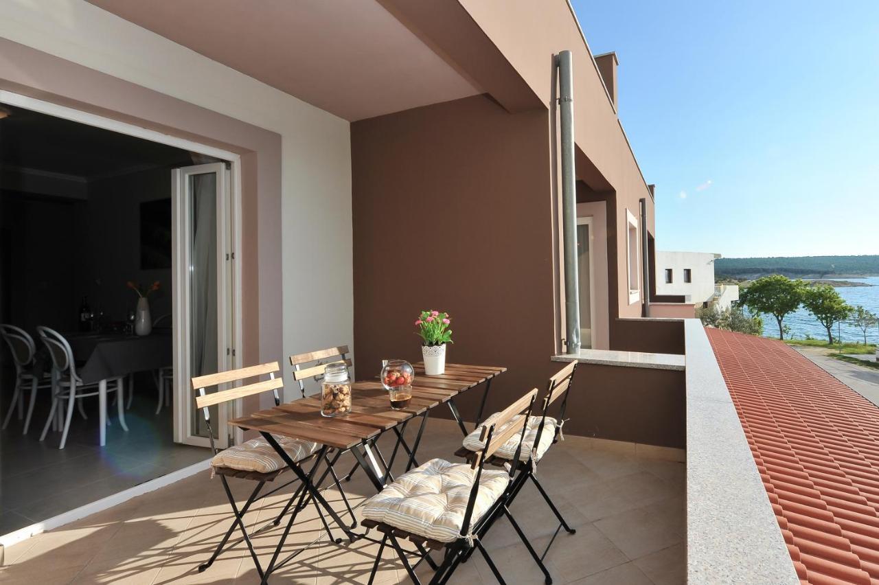 Apartmani Peric 1 Meka Draga 오브로박 외부 사진