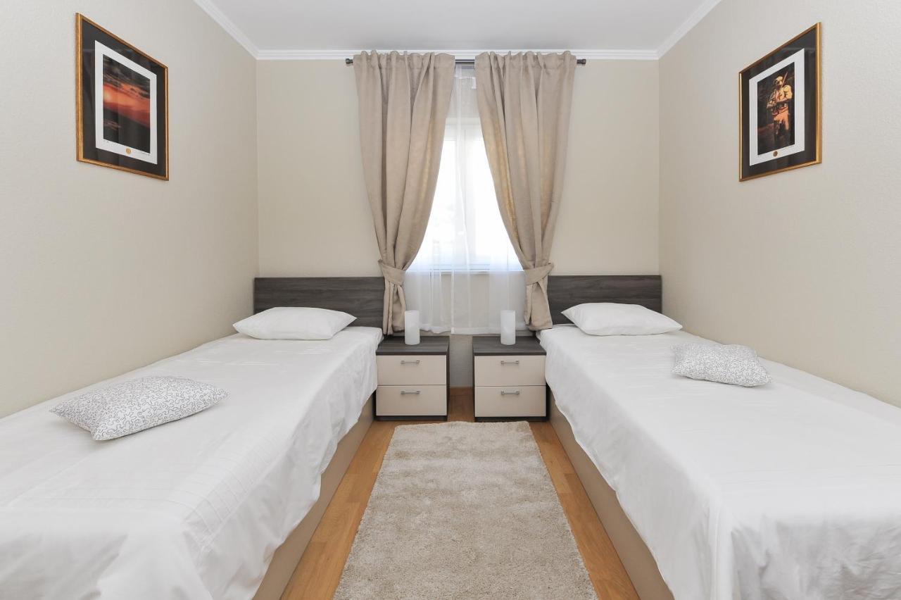 Apartmani Peric 1 Meka Draga 오브로박 외부 사진