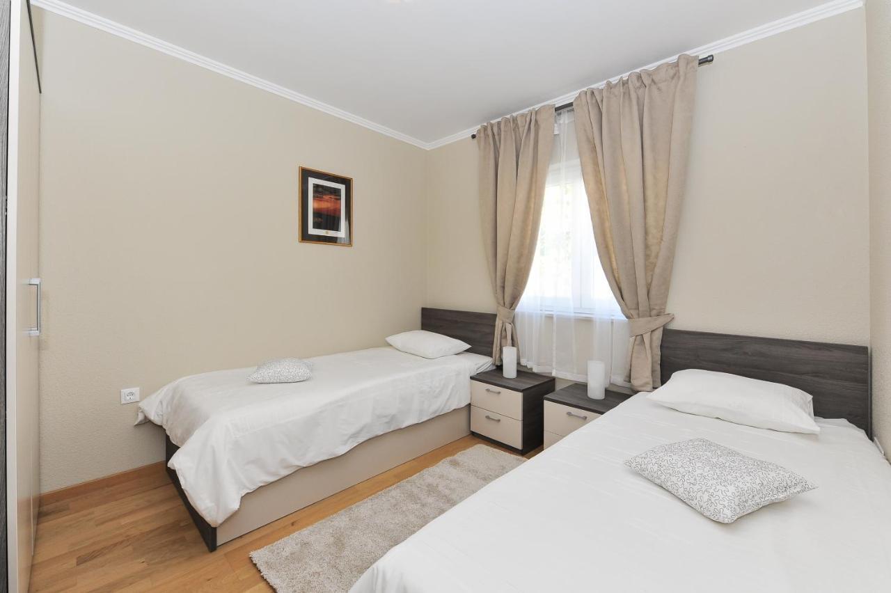 Apartmani Peric 1 Meka Draga 오브로박 외부 사진