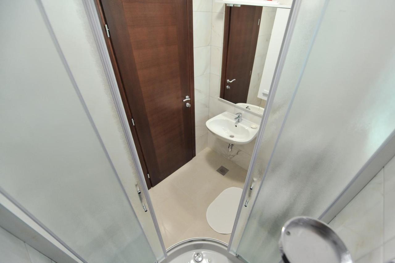 Apartmani Peric 1 Meka Draga 오브로박 외부 사진