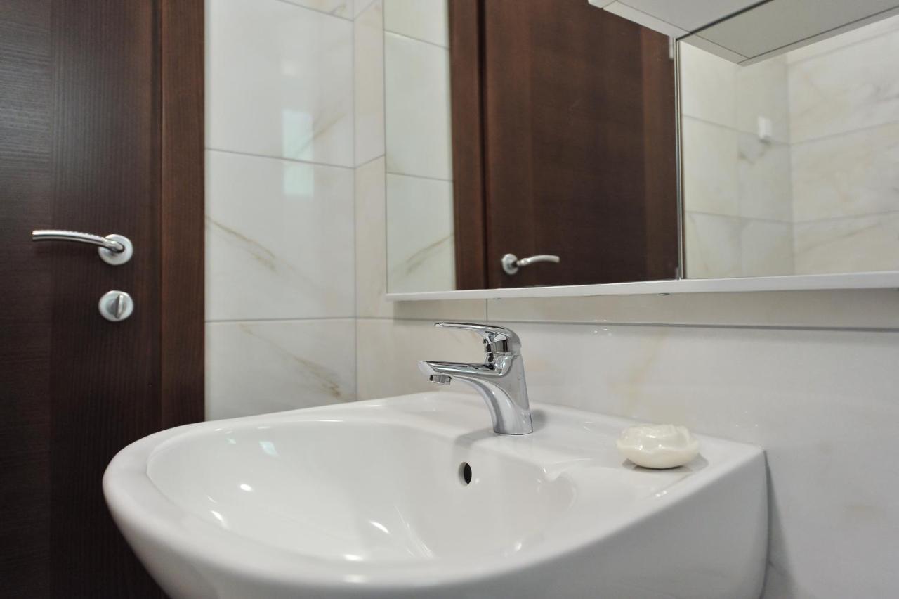 Apartmani Peric 1 Meka Draga 오브로박 외부 사진