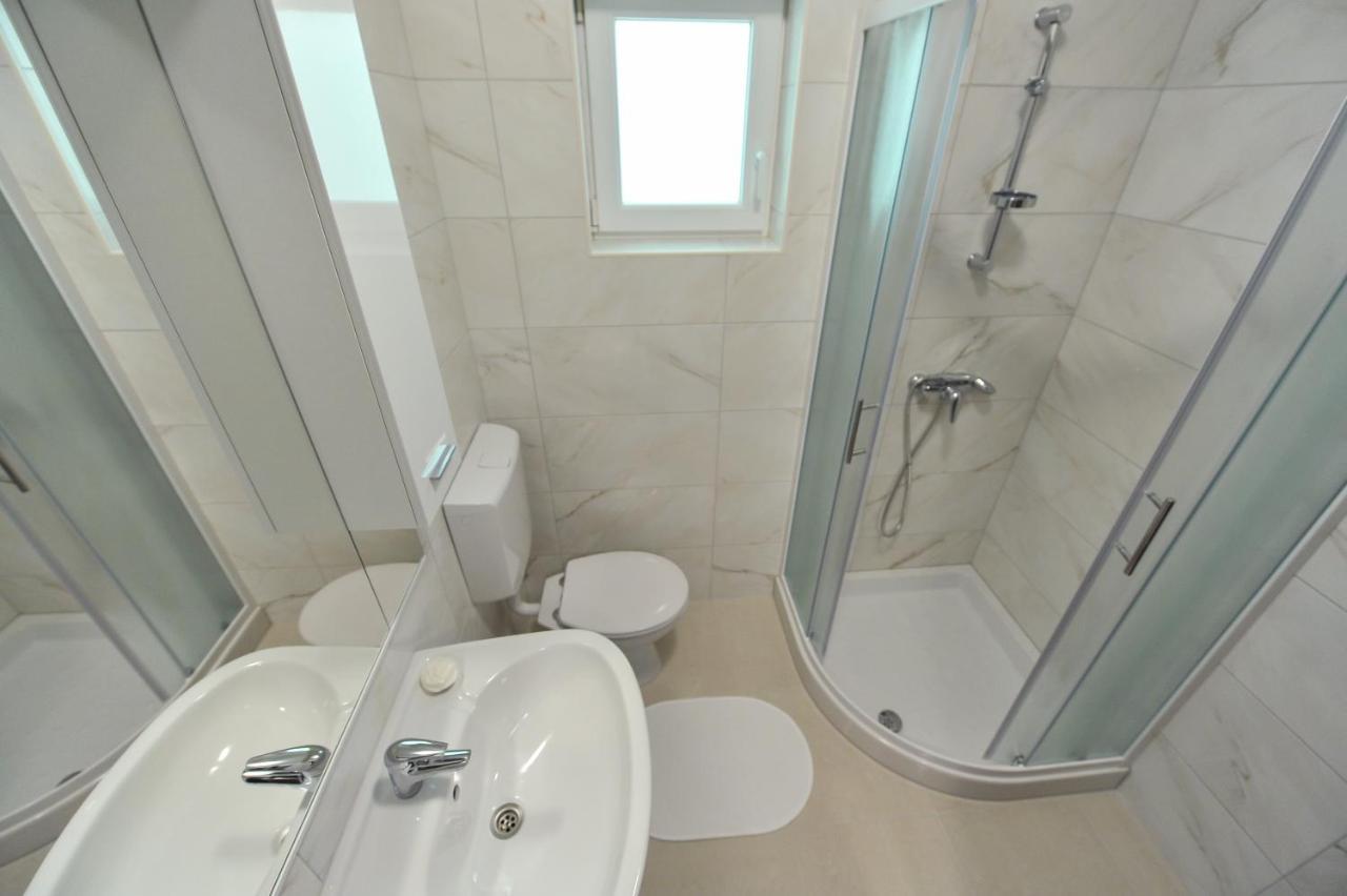 Apartmani Peric 1 Meka Draga 오브로박 외부 사진