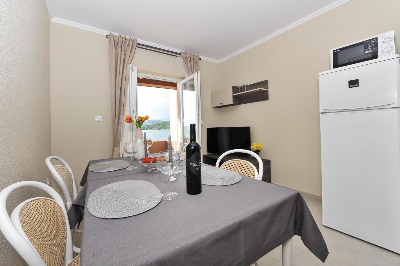 Apartmani Peric 1 Meka Draga 오브로박 외부 사진