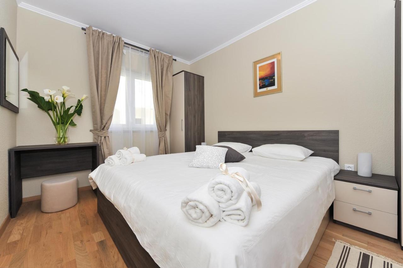 Apartmani Peric 1 Meka Draga 오브로박 외부 사진