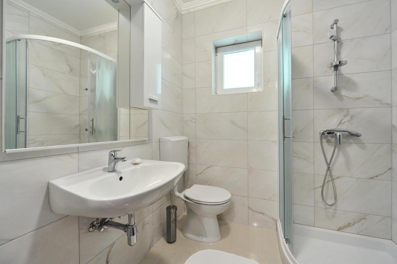 Apartmani Peric 1 Meka Draga 오브로박 외부 사진