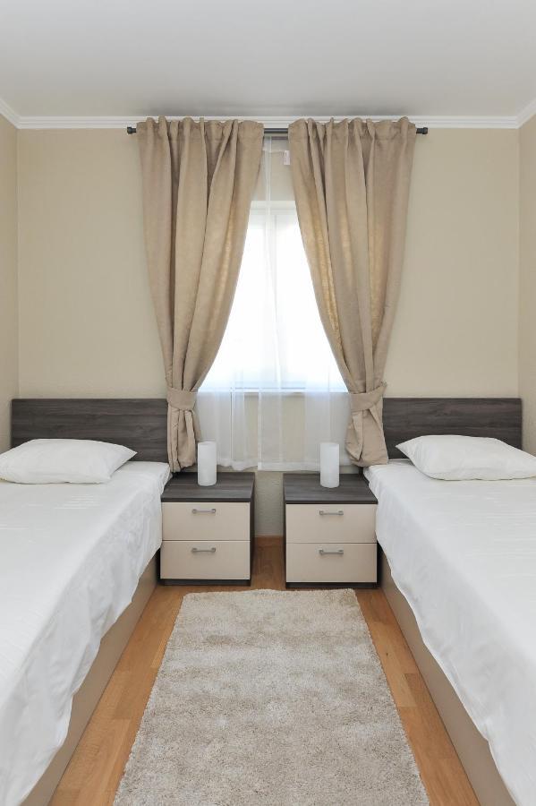 Apartmani Peric 1 Meka Draga 오브로박 외부 사진