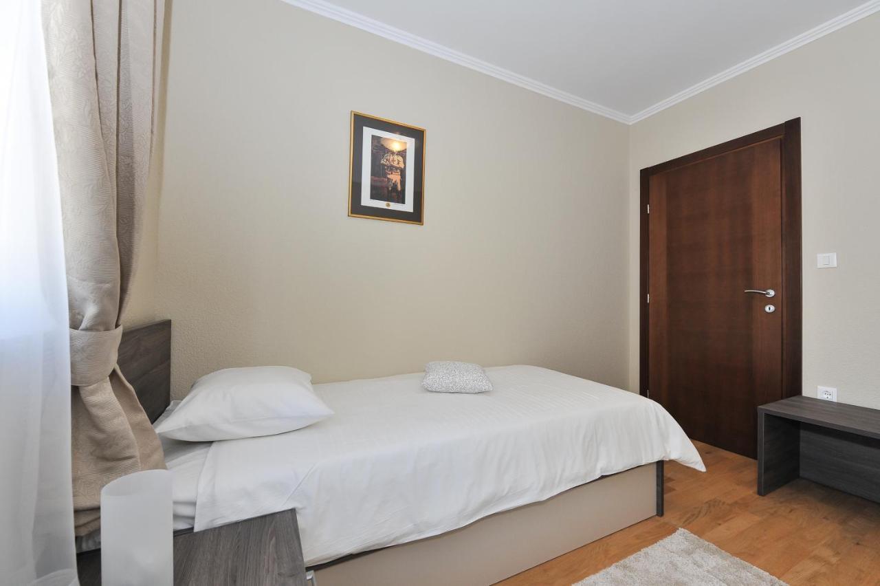 Apartmani Peric 1 Meka Draga 오브로박 외부 사진