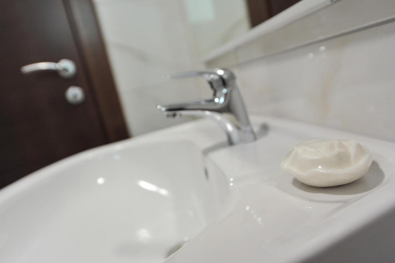 Apartmani Peric 1 Meka Draga 오브로박 외부 사진
